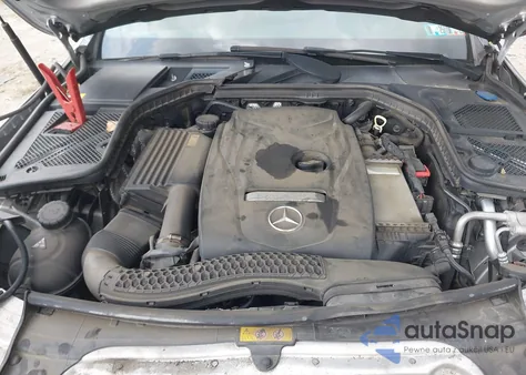 2015 Mercedes-Benz C 300 4Matic/Luxury 4Matic/Sport 4Matic z USA, uszkodzony, nr VIN 55SWF4KB1FU009166